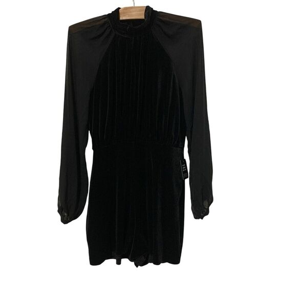 Express | Romper Shorts Long Sleeve Velvet Holiday Black NWT- Size Medium - Picture 1 of 11